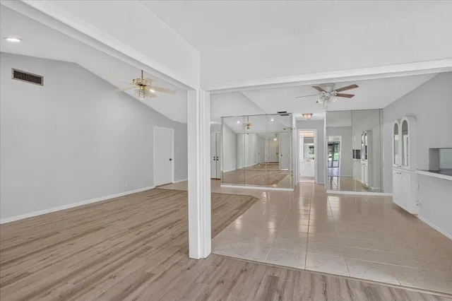 Eastpointe Country Club Residence photo 5