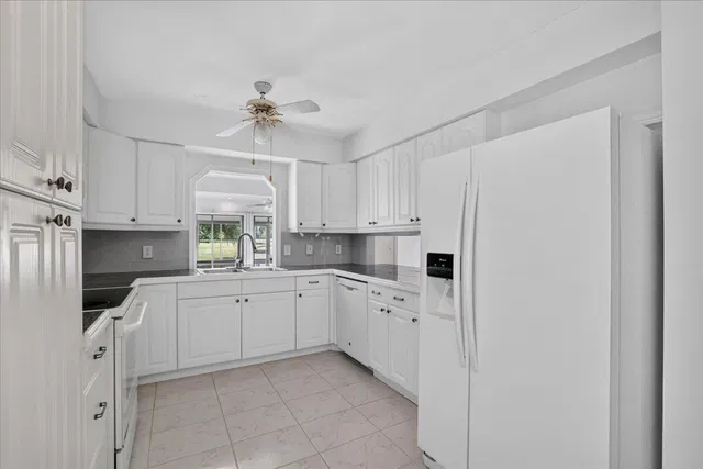 Eastpointe Country Club Residence photo 9