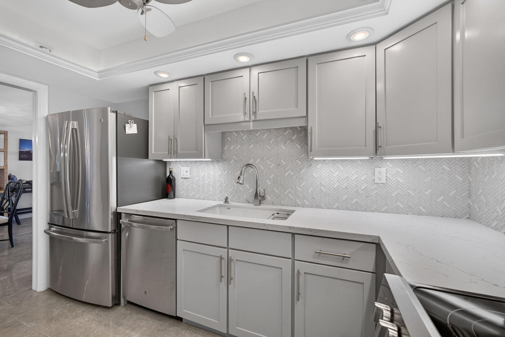  Unit 521 photo 4