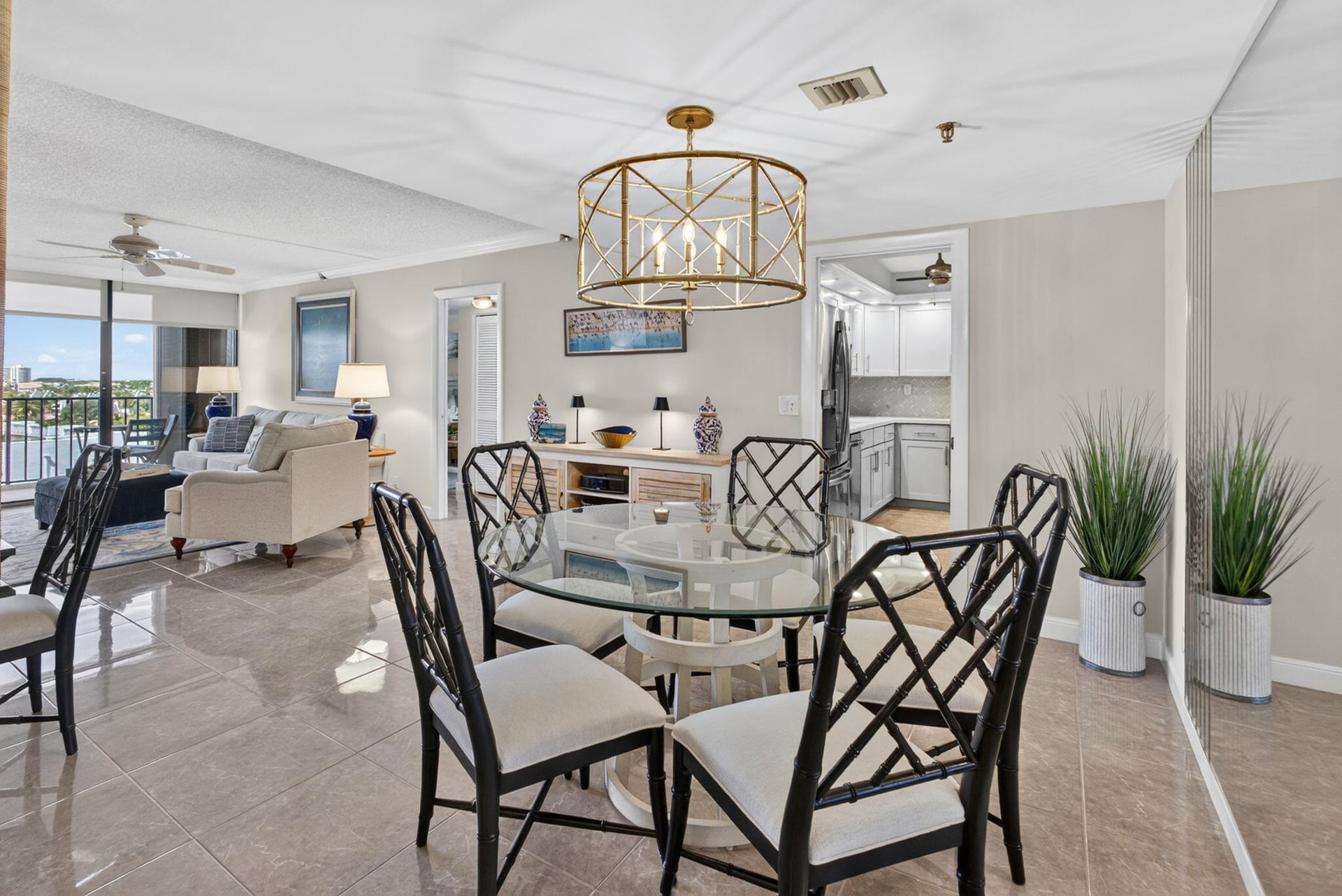 Unit 521 photo 8