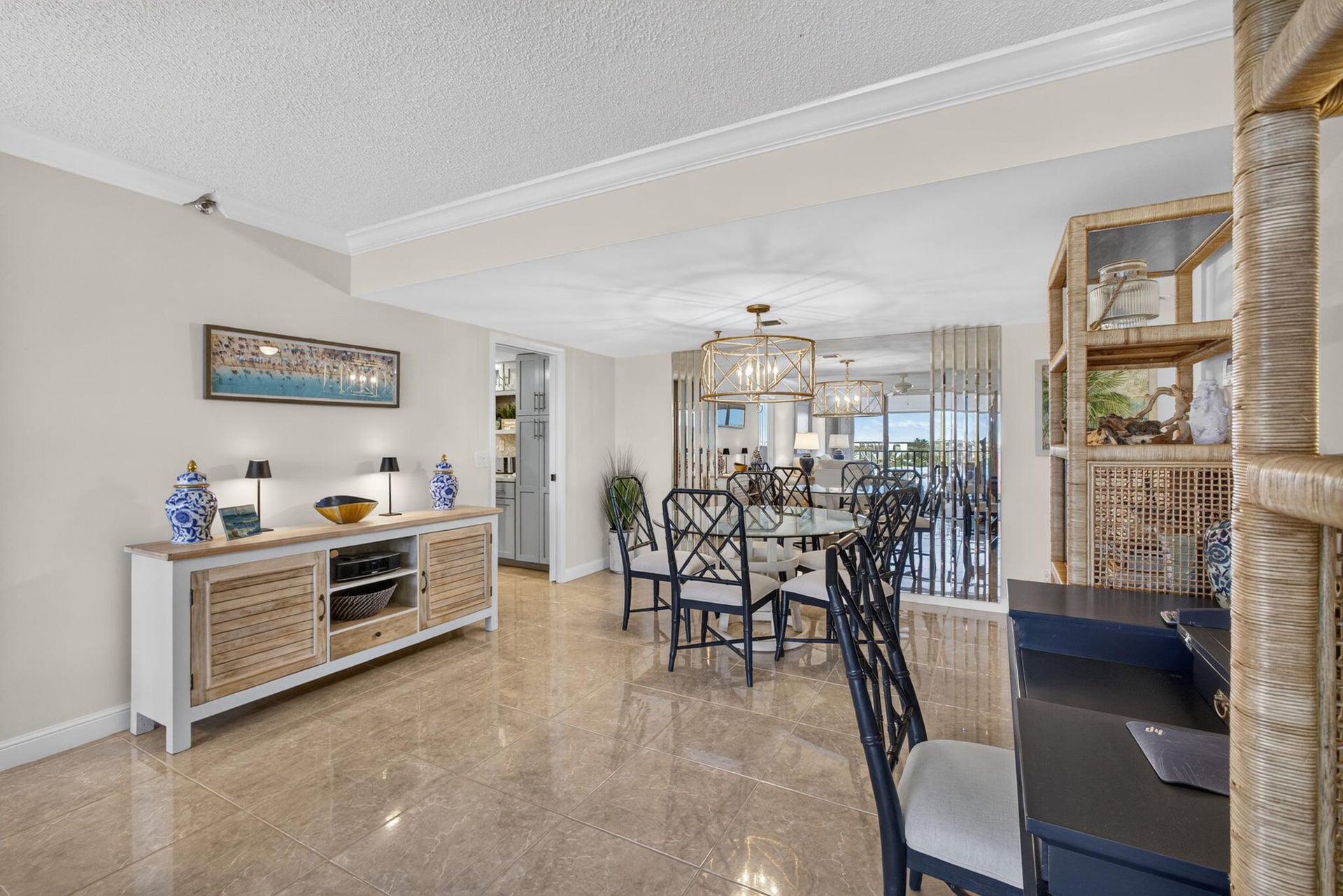  Unit 521 photo 11