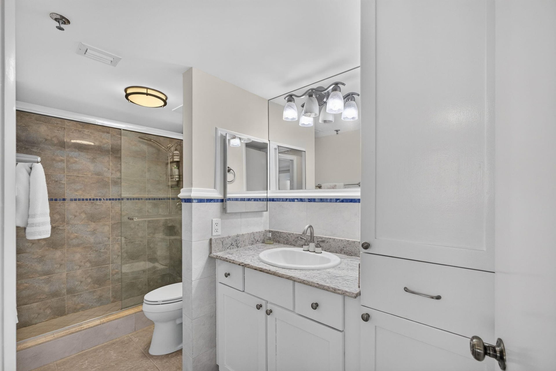  Unit 521 photo 20