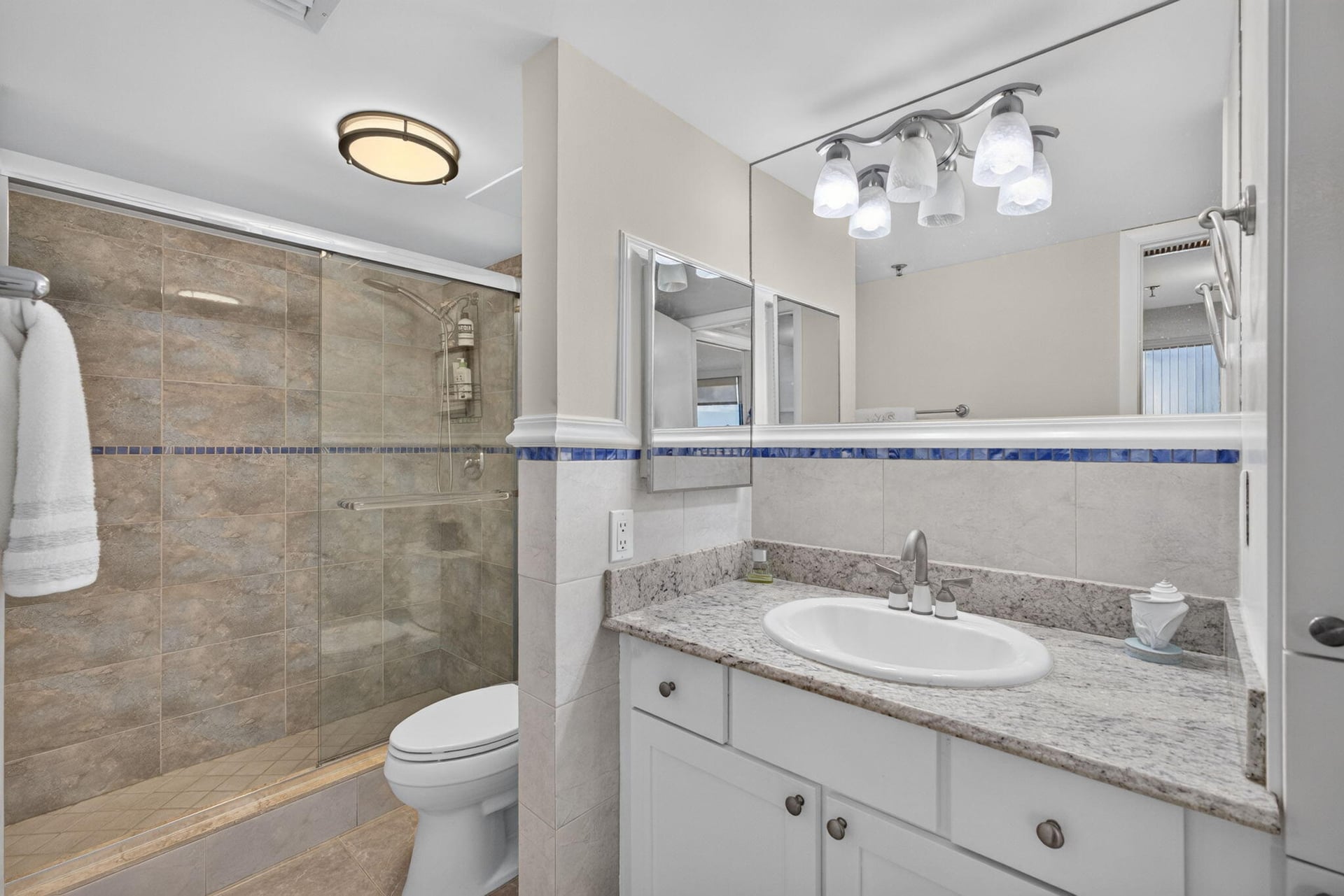  Unit 521 photo 21