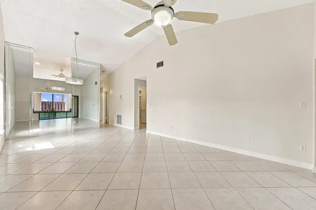  Residence photo 11
