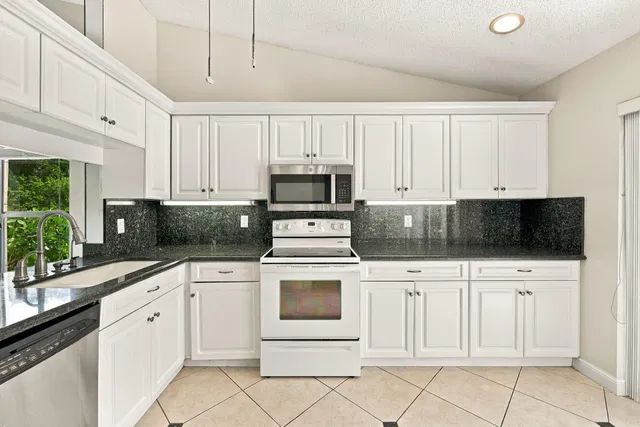  Residence photo 18