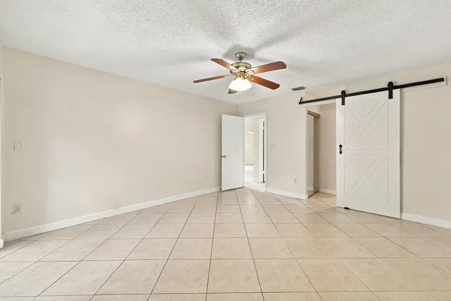  Residence photo 24
