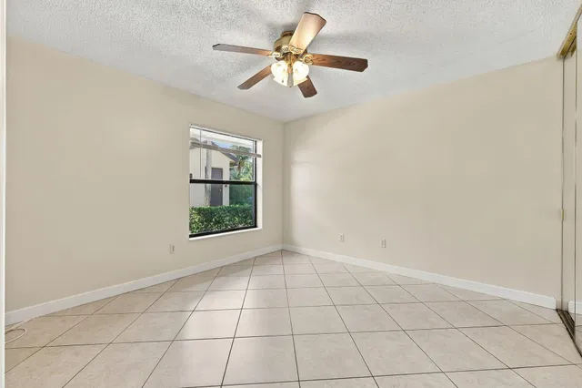  Residence photo 30