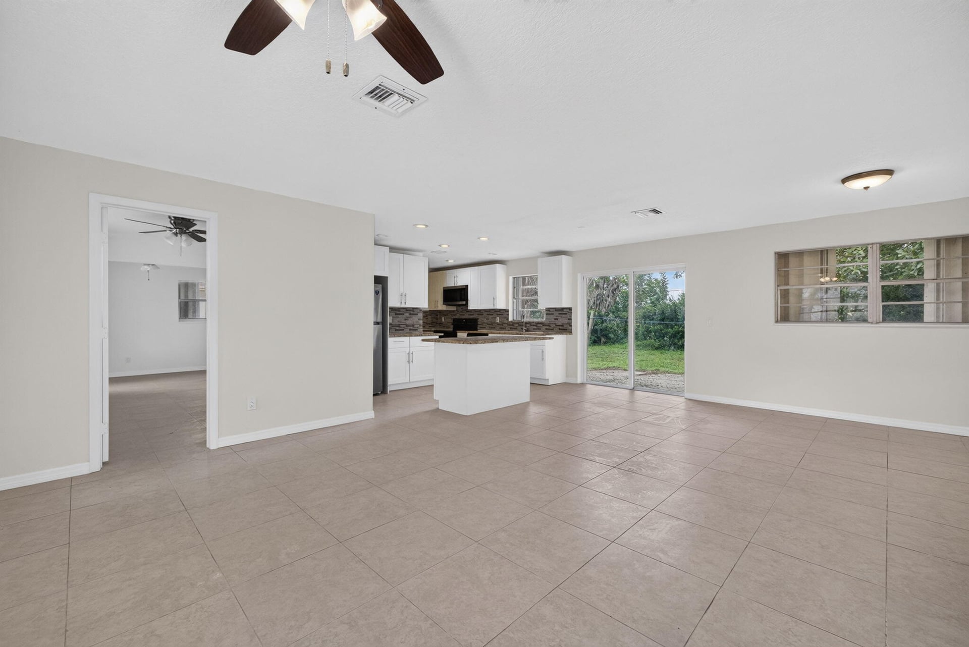 Residence photo 4