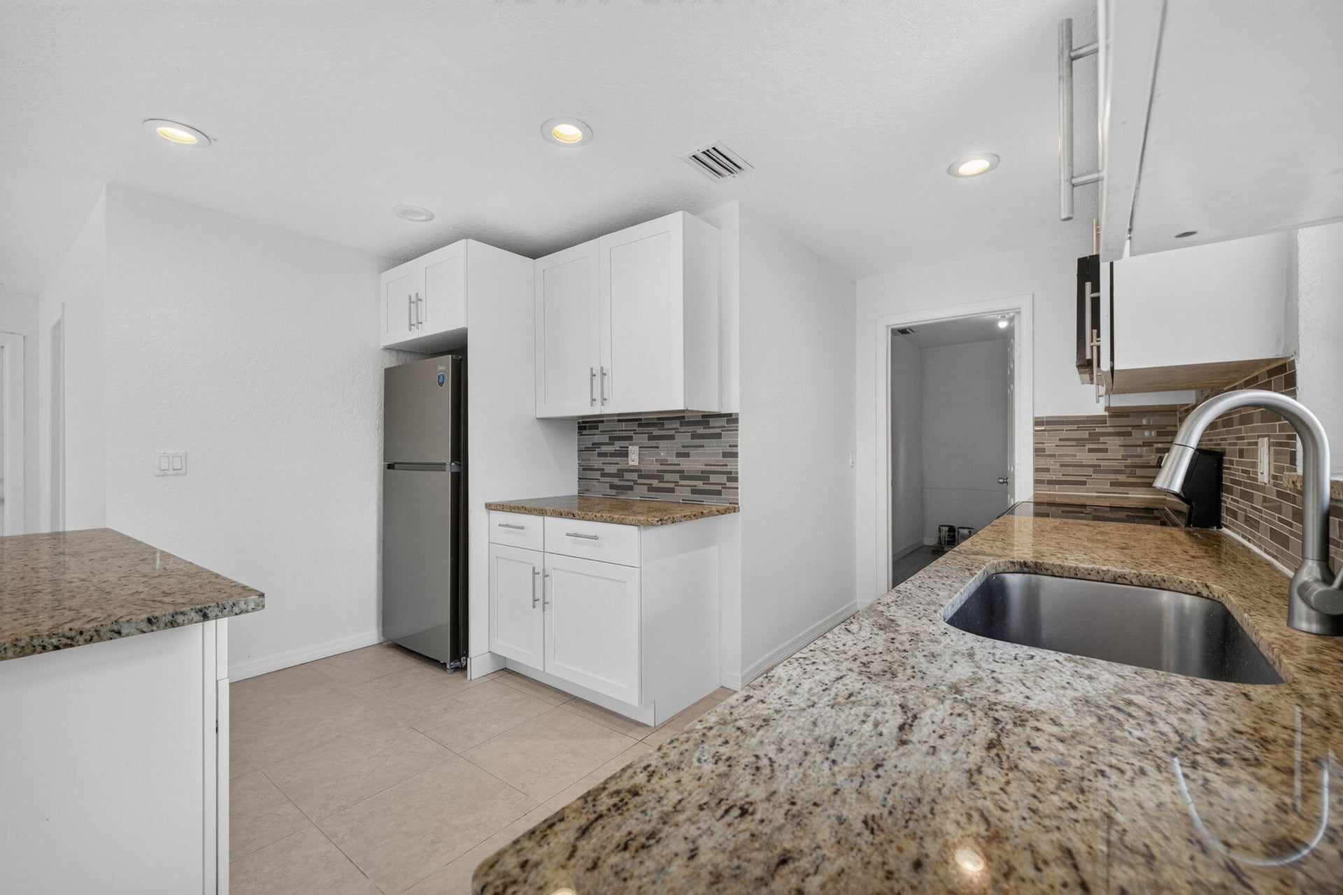 Residence photo 12