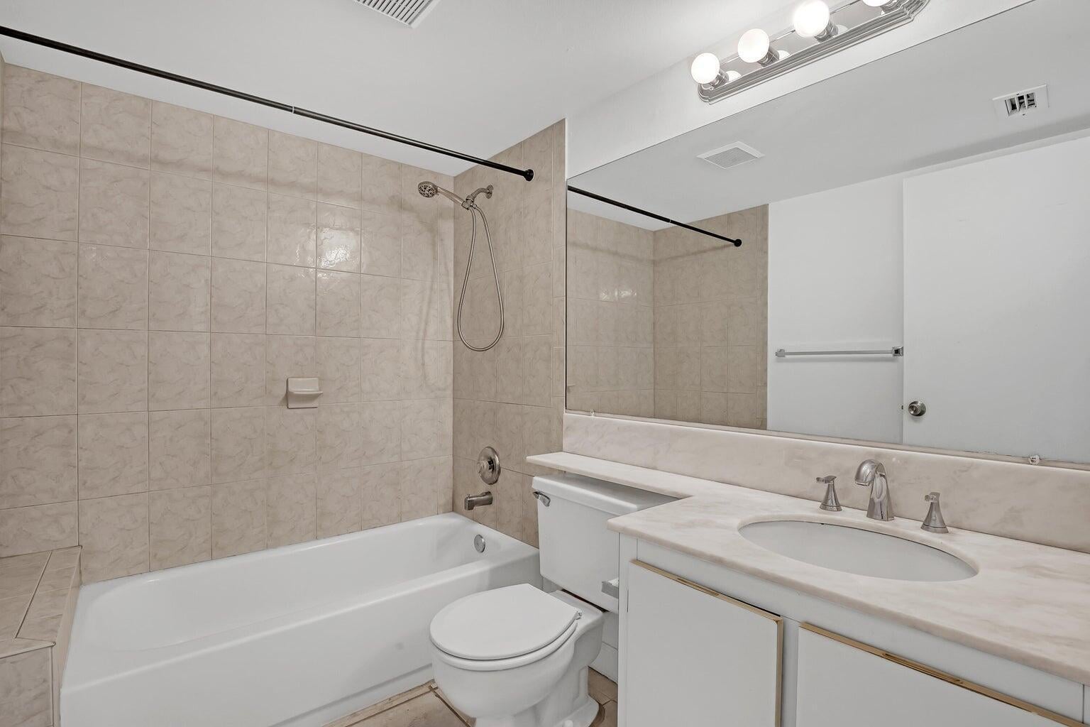  Unit B3 photo 15