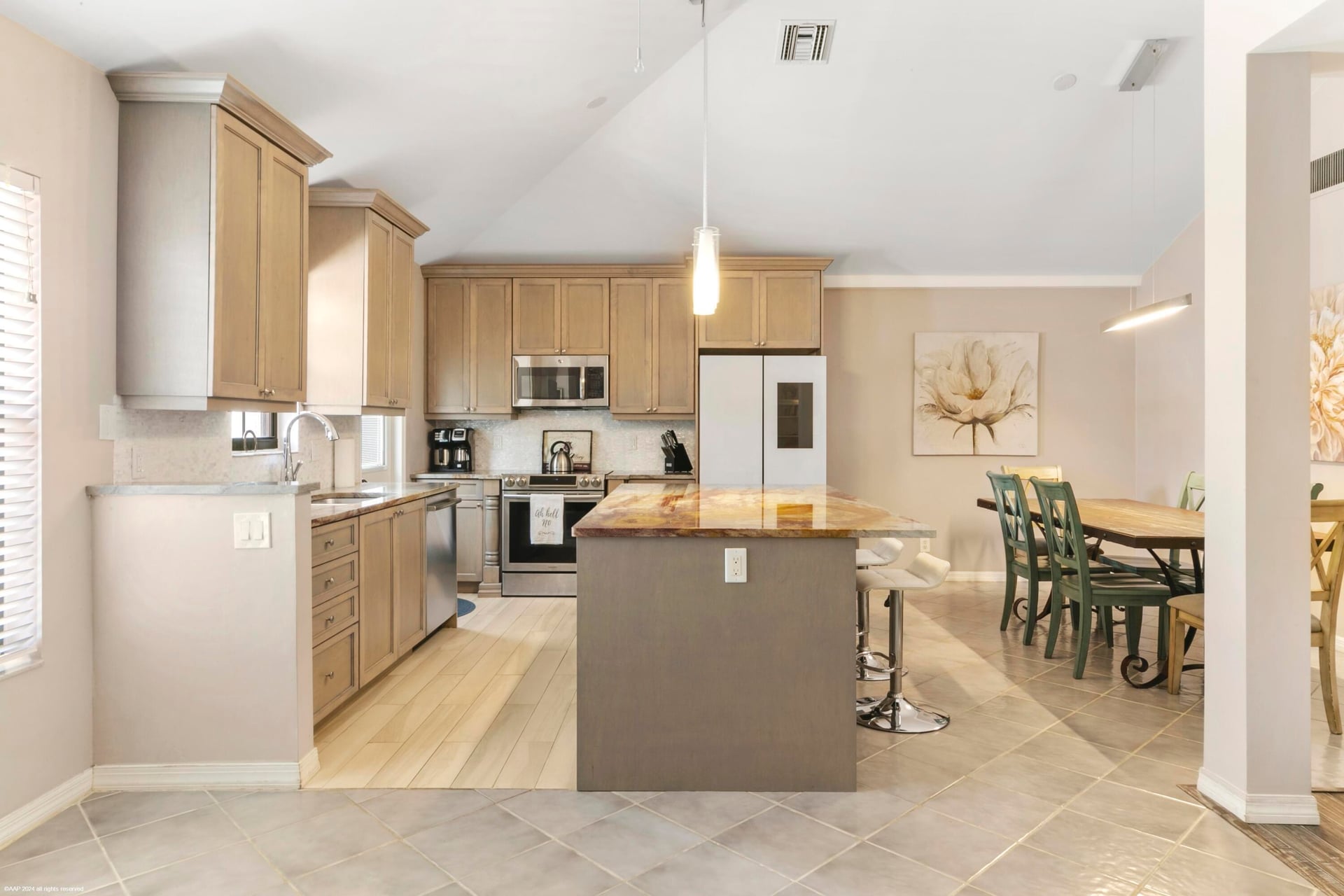 Residence photo 3