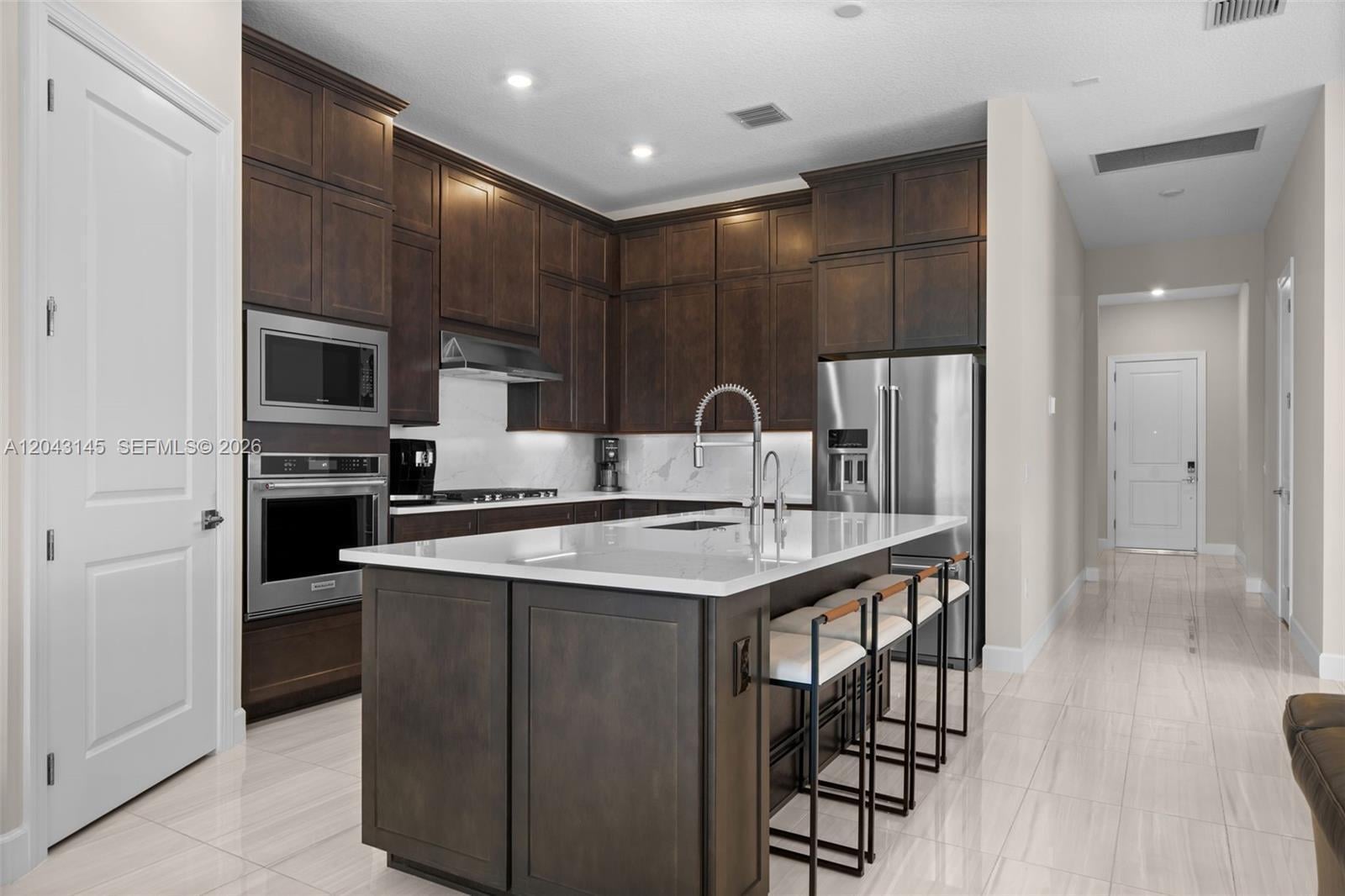 Residence photo 3