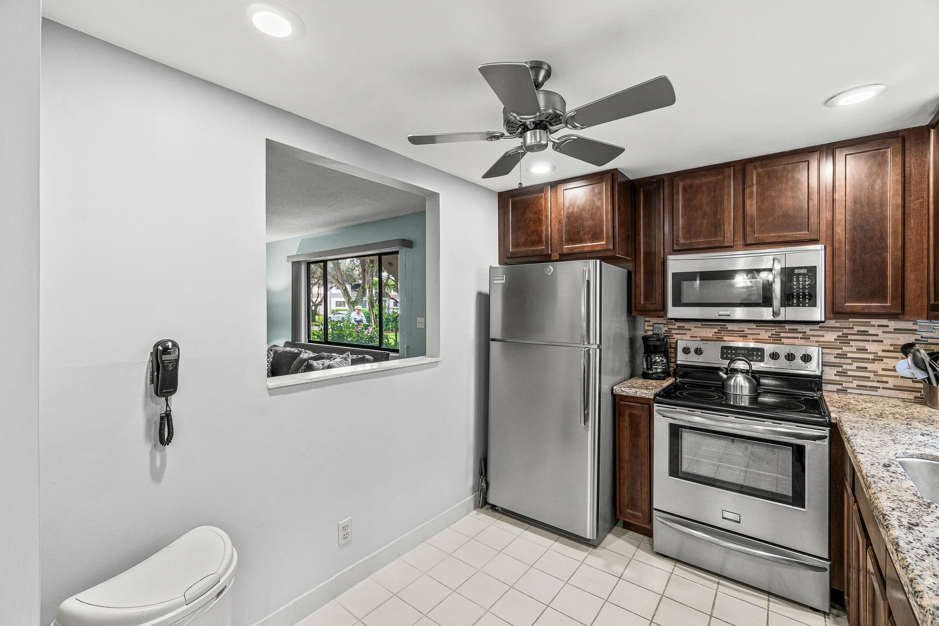 Unit F 203 photo 8