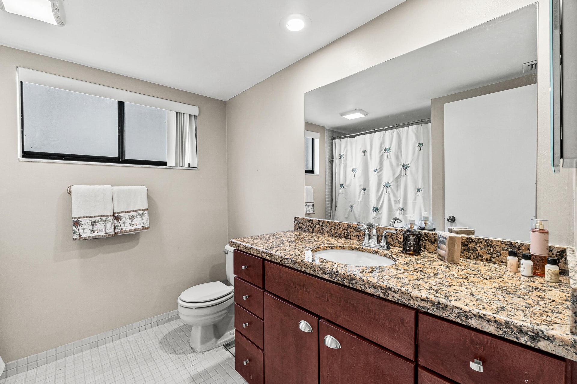 Unit F 203 photo 12
