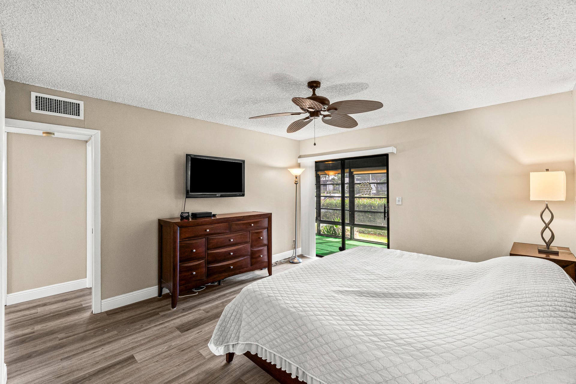 Unit F 203 photo 18