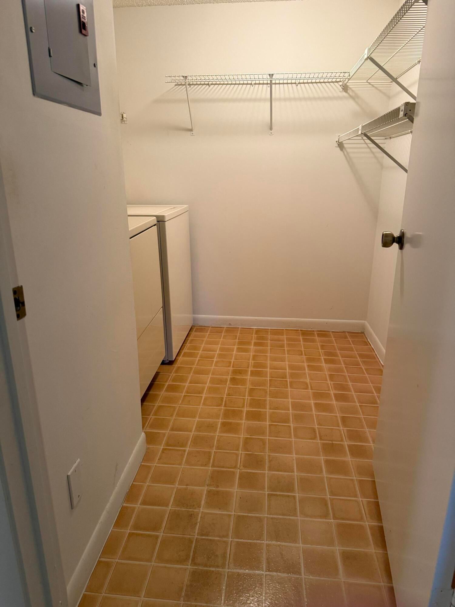 Unit C2 photo 6