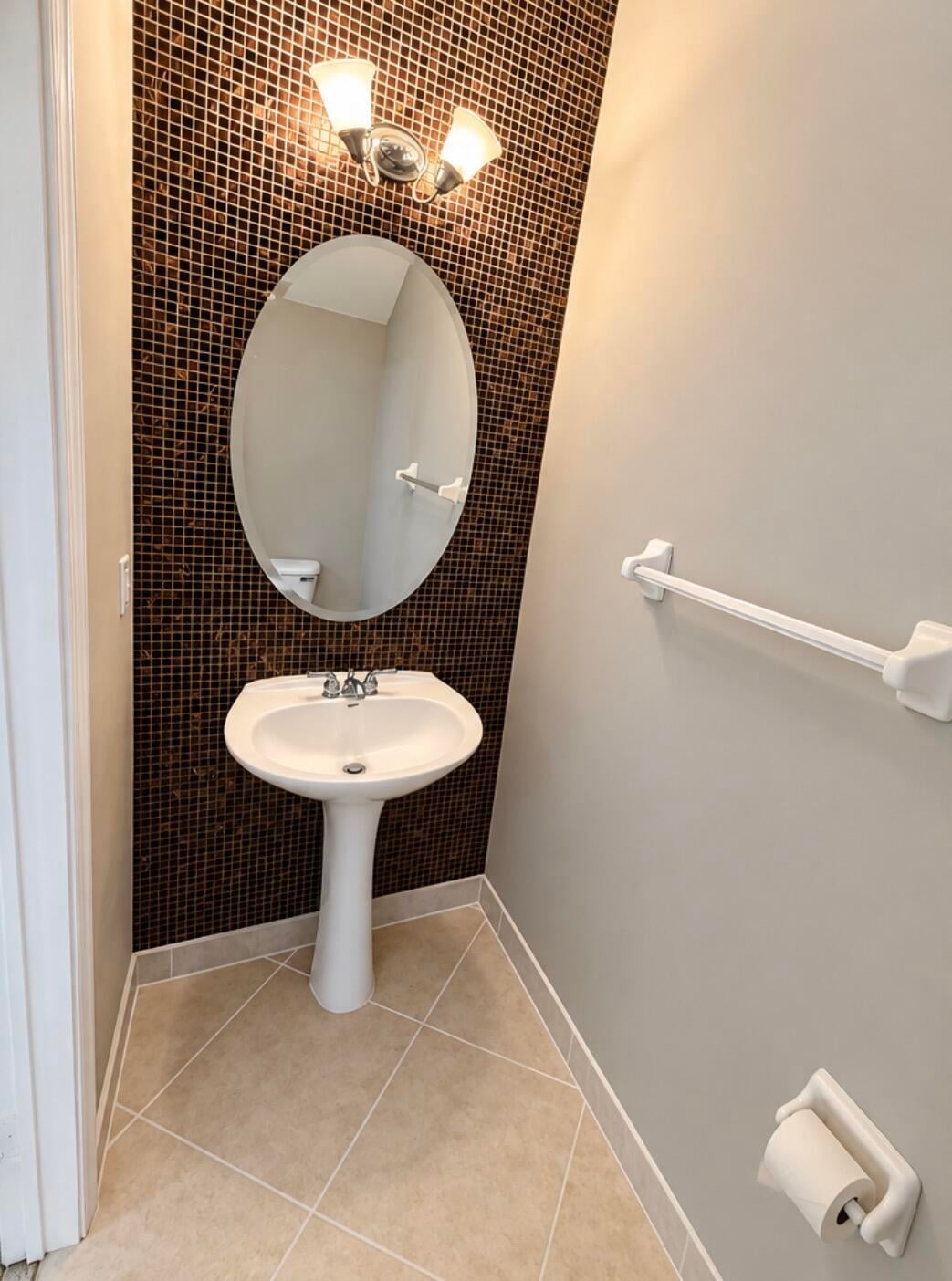 Unit Apt 107 photo 9