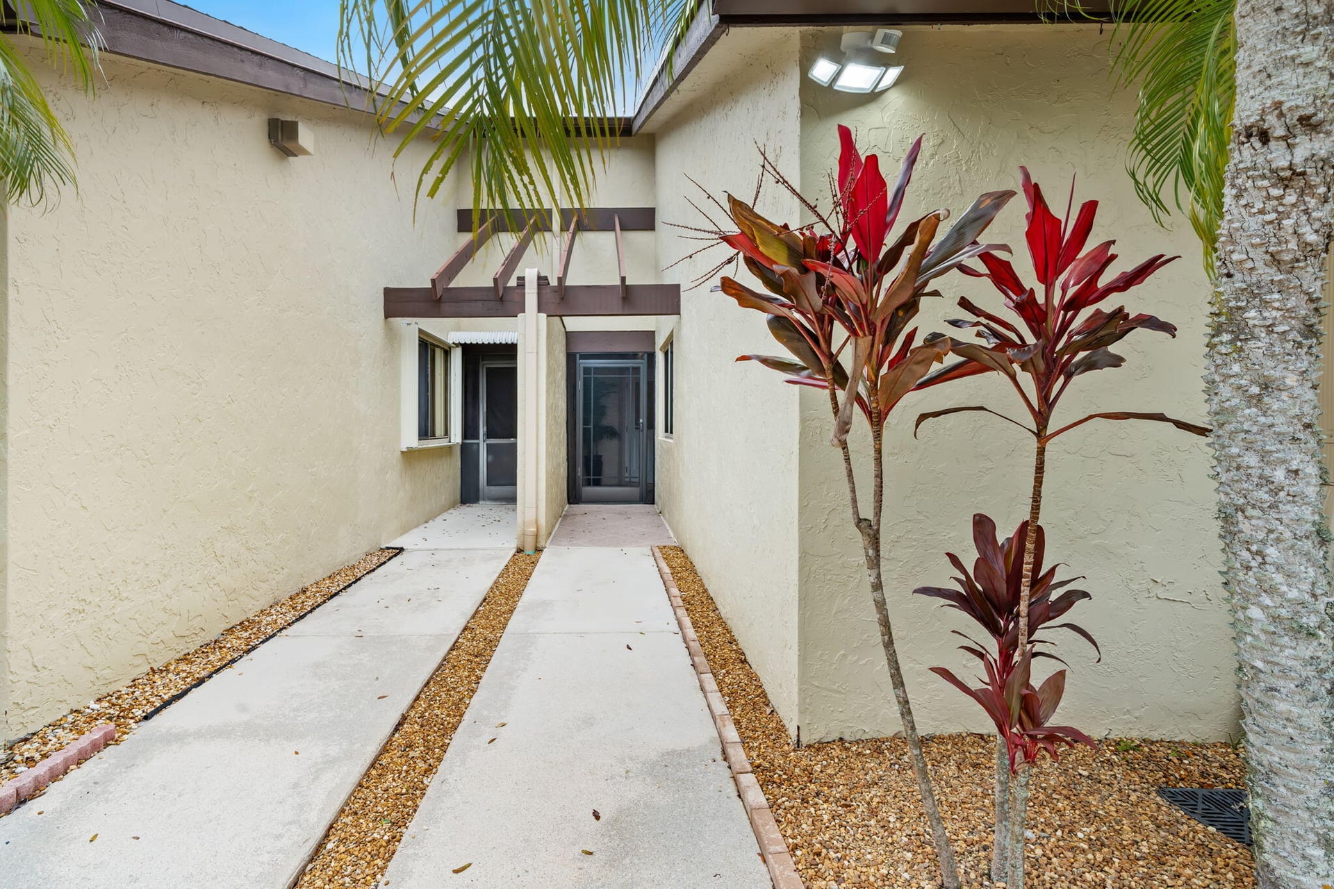 Residence photo 2
