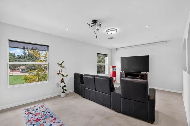 Residence photo 19