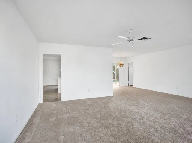 Residence photo 17