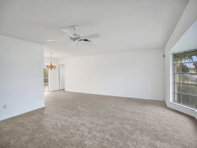 Residence photo 18
