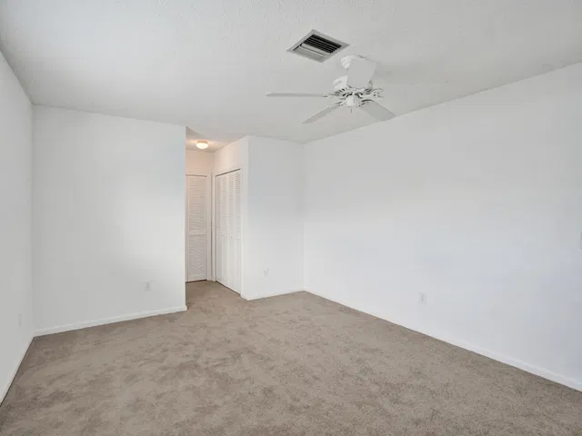 Residence photo 25