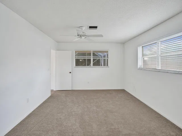 Residence photo 26