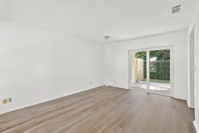 Residence photo 2