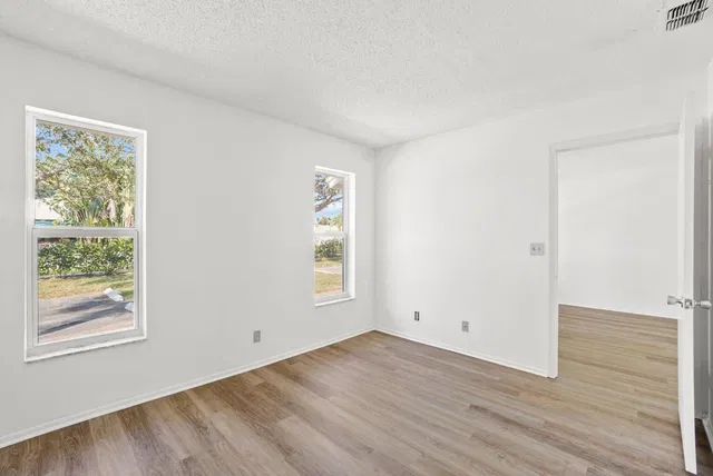 Residence photo 6