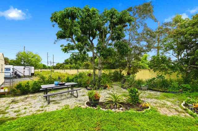 Residence photo 12