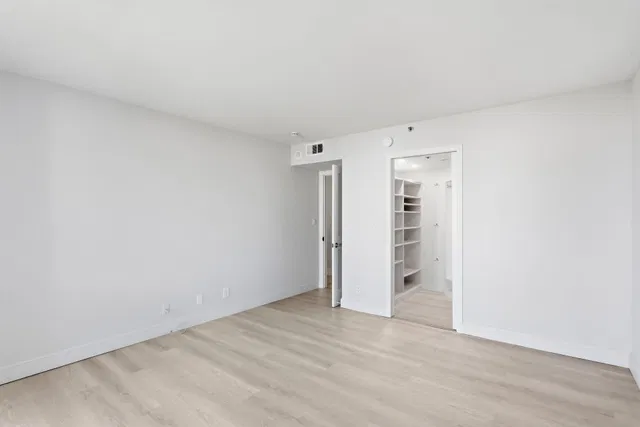 Unit 905 photo 23