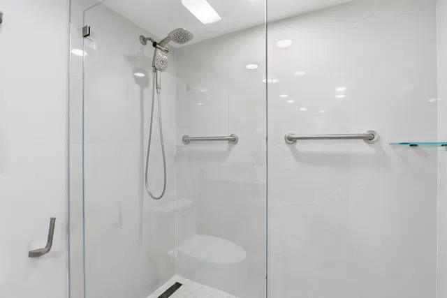Unit 905 photo 30