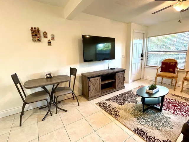 Residence photo 8