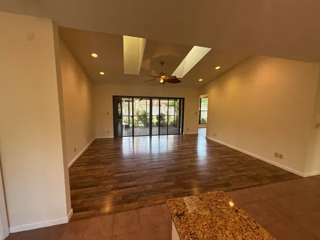 Residence photo 2