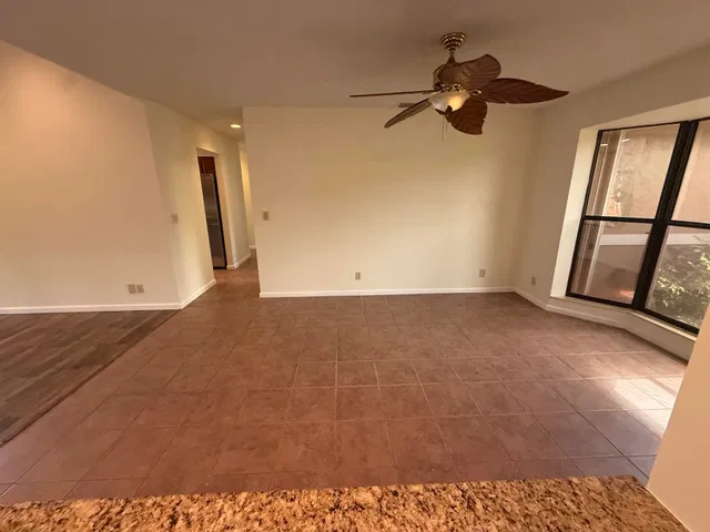 Residence photo 3