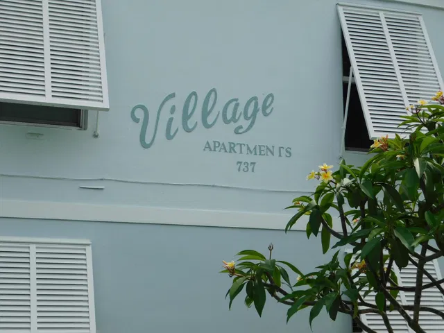 Village of North Palm Beach Unit 104 photo 2