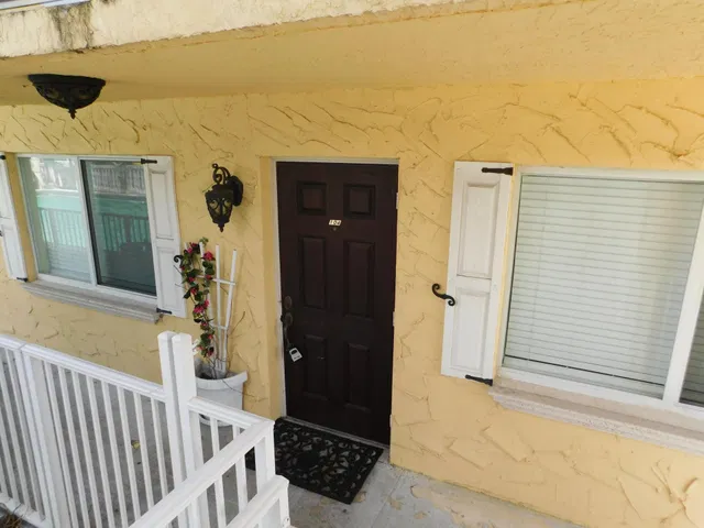 Village of North Palm Beach Unit 104 photo 3