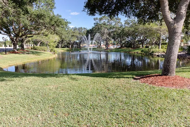 Monarch Country Club Residence photo 8