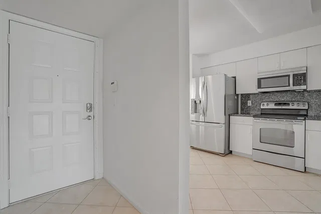 Unit 308 photo 3