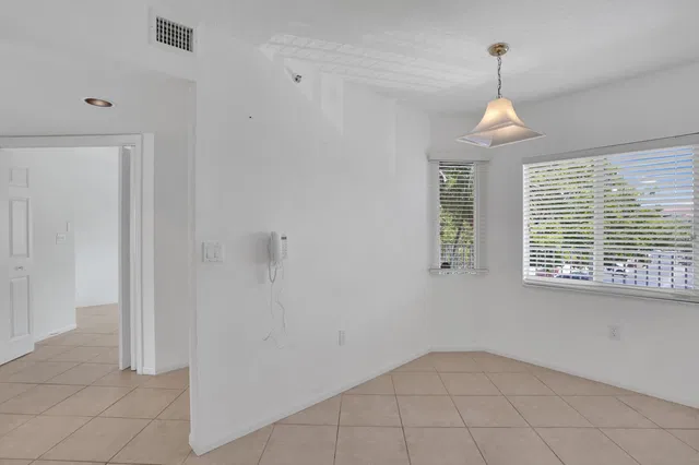 Unit 308 photo 18