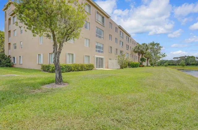 Unit 308 photo 33