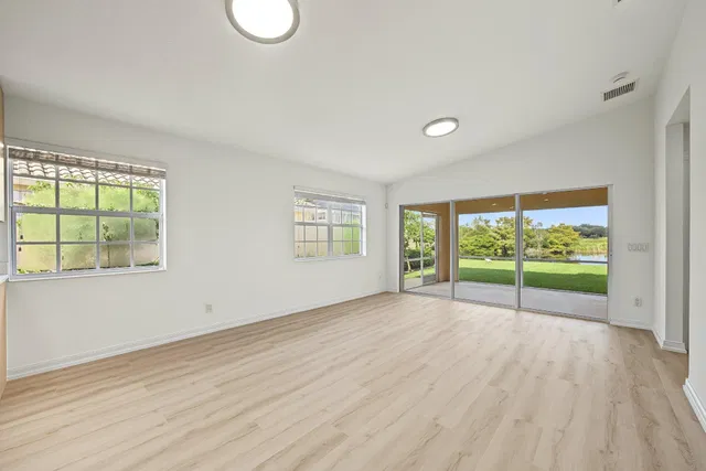 Residence photo 8