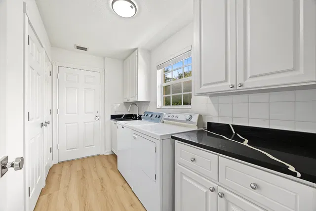 Residence photo 32