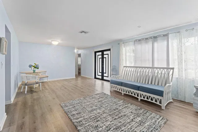 Residence photo 3