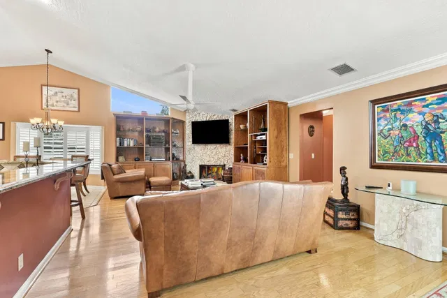 Residence photo 8