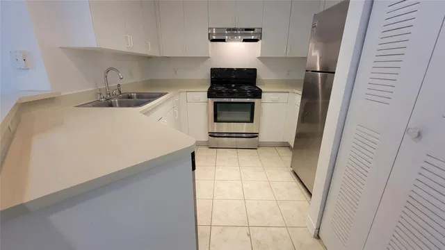 Unit 903 photo 12