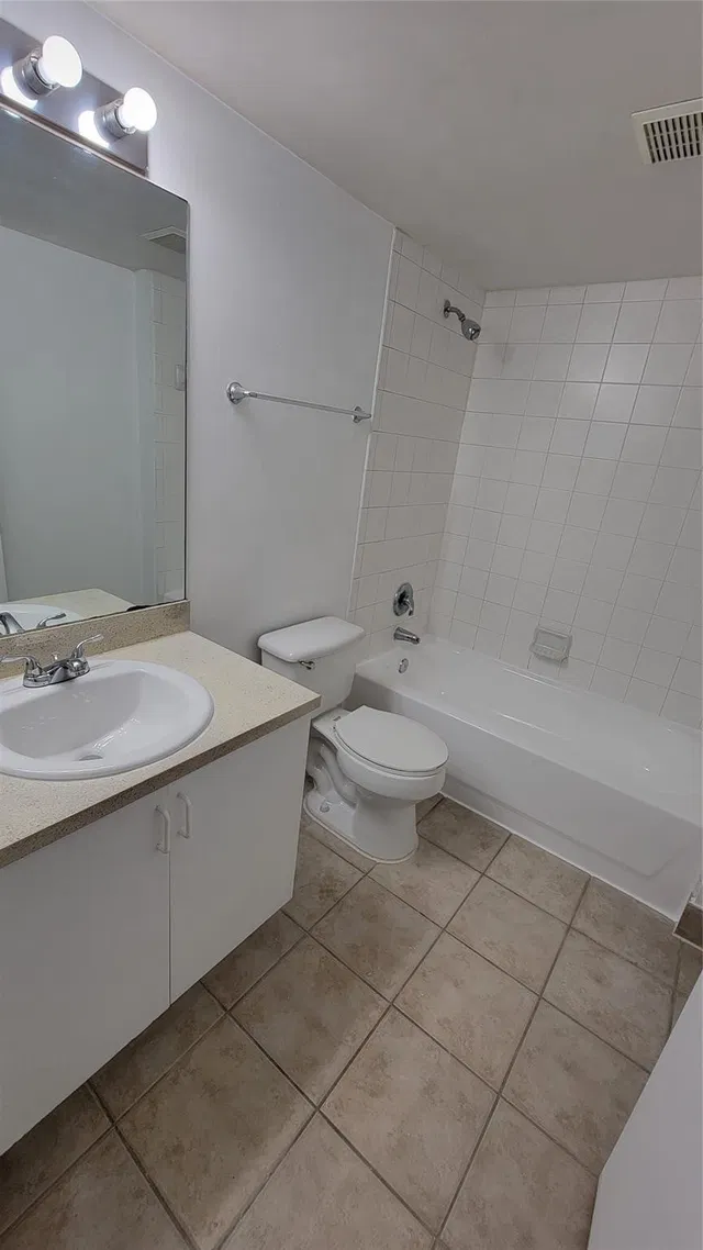 Unit 903 photo 18