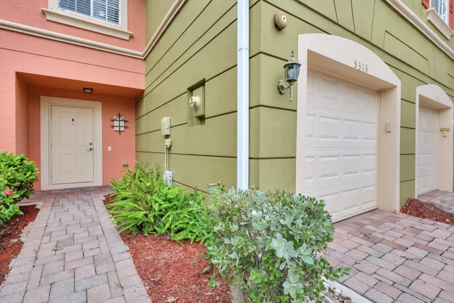 Residence photo 3
