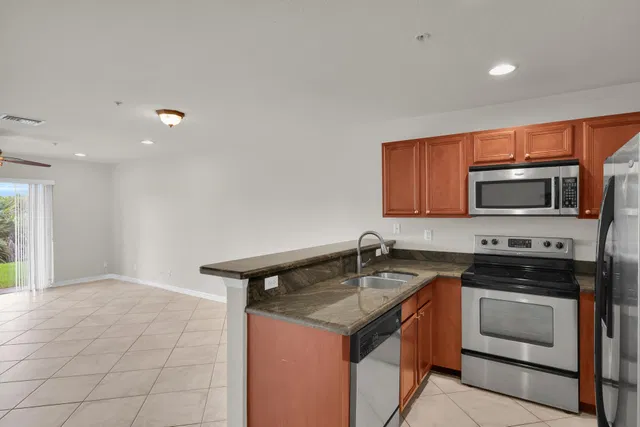 Residence photo 12