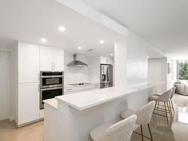 Unit 402 photo 3